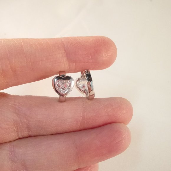 18K White Gold Filled Heart Diamond Zircon Hoop Huggie Earrings 13mm .74ctw Gift - Picture 4 of 4